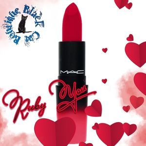 💋 M•A•C Love Me Lipstick 💄